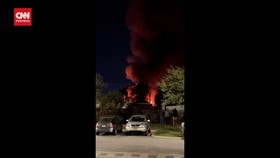 VIDEO: Pesawat Kecil Jatuh ke Perumahan di Florida AS, Picu Kebakaran