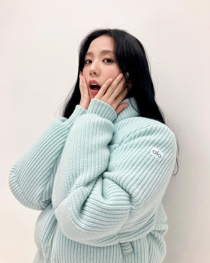 Tidak hanya sukses sebagai idol, Jisoo juga kembali menjajal dunia akting dan mendapat respon positif melalui drama “Snowdrop”. Saat ini jumlah pengikutnya adalah 77,1 juta./ Foto: instagram.com/sooyaaa__