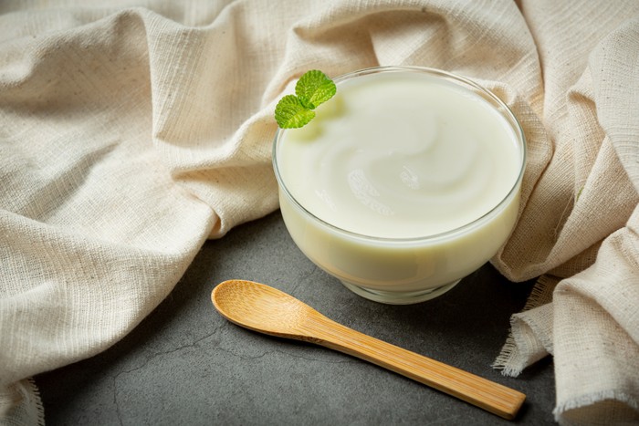 Waktu Terbaik Minum Yogurt, Sebelum atau Sesudah Makan?