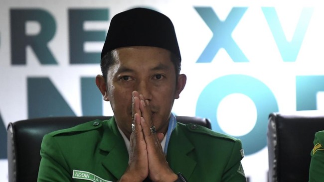 Ketua Umum PBNU KH Yahya Cholil Staquf melantik para pengurus Pimpinan Pusat (PP) Gerakan Pemuda alias GP Ansor periode 2024-2029 di Istora Senayan.