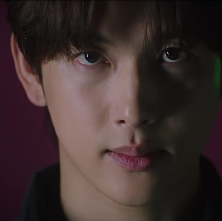 <p>Aktor Im Si Wan sendiri dirumorkan beradu akting dengan Lee Jung Jae sebagai pemeran utamanya, Bunda. Menjanjikan ketegangan baru, Bunda tinggal perlu mempersiapkan diri hingga pengumuman jadwal tayang <em>Squid Game Season 2</em>. (Foto: Dok. YouTube @Netflix)</p>