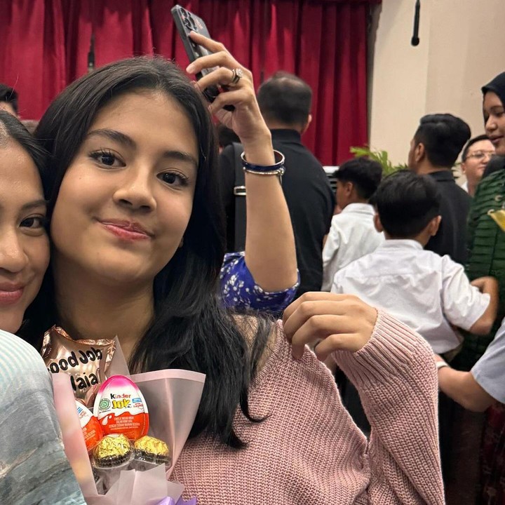 <p>Aktor Kenang Mirdad memiliki putri yang beranjak remaja bernama Alaia Lavmintikana Mirdad, Bunda. Alaia merupakan anak pertama Kenang dari pernikahan dengan Tyna Dwi Jayanti. Kenang dan Tyna sendiri telah resmi bercerai pada Januari 2022 lalu. [Foto: Instagram @tynadwijayanti]</p>
