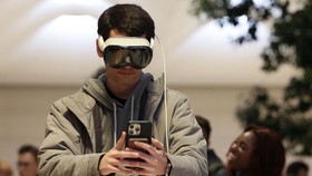Ikut Jajal Vision Pro Punya Apple, Apa Kata Mark Zuckerberg?