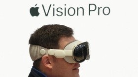 FOTO: Penampakan Apple Vision Pro yang Resmi Dirilis di New York