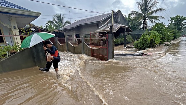 Banjir dan tanah longsor di Filipina selatan merenggut nyawa 14 orang dalam sepekan terakhir, per Sabtu (3/2).