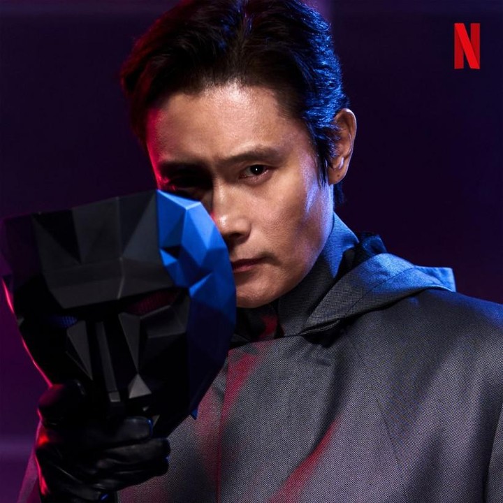 <p>Selain Lee Jung Jae, Lee Byung Hun akan kembali memerankan karakter antagonisnya, Front Man, di <em>Squid Game: Season 2.</em> Ia mungkin akan menjadi salah satu tokoh utama juga dan berperan besar dalam musim keduanya. (Foto: Instagram @netflixkr)</p>