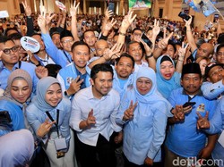 Yel-yel Khofifah-Emil Bergema di Apel Akbar Relawan Prabowo-Gibran