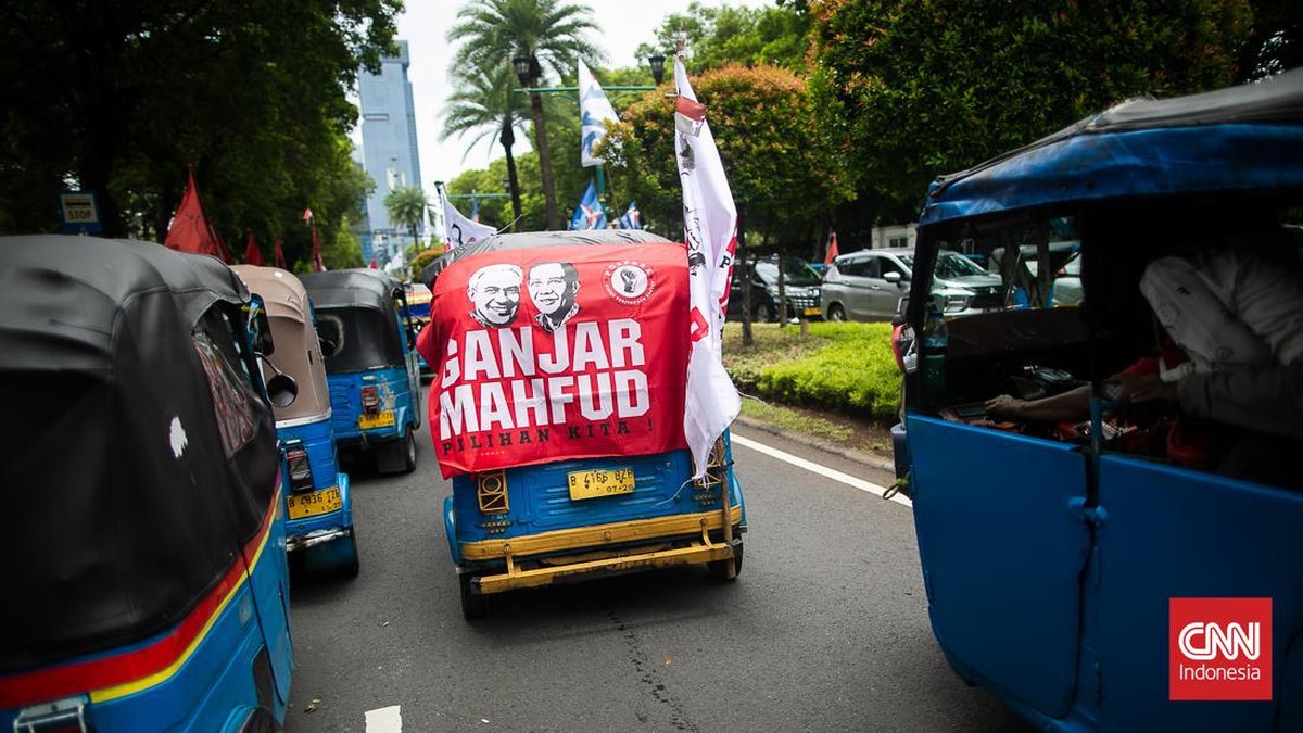 FOTO: Sopir Bajaj Konvoi Siap Semarakkan Konser Metal di GBK