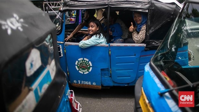 FOTO: Sopir Bajaj Konvoi Siap Semarakkan Konser Metal di GBK