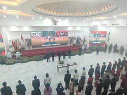 Hasyim Asyari Lantik Anggota KPU Kabupaten/Kota 9 Provinsi