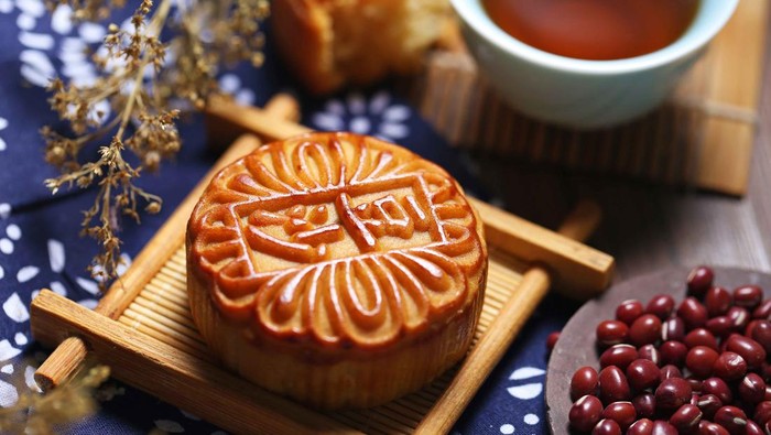 Perayaan Imlek Selalu Identik dengan Kue Bulan dan Kue Keranjang, Apa Bedanya?