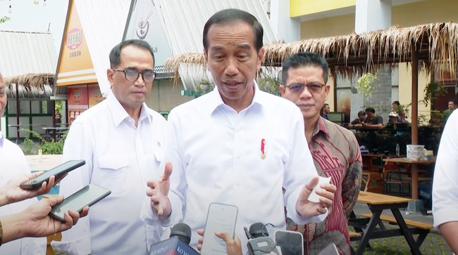 Menkeu Sri Mulyani memastikan THR bagi PNS dibayarkan secara penuh alias 100 persen sesuai titah Presiden Joko Widodo (Jokowi).