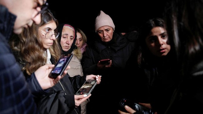 FOTO: Pria Bersenjata Sandera Karyawan Pabrik di Turki