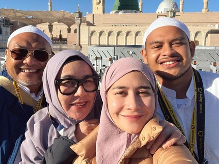 Cerita Prilly Latuconsina Tak Bisa Berangkat Haji Bareng Ortu, Sang Ayah Salah Prediksi