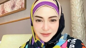 SARAH COBA HUBUNGI MANTA SUAMI DEMI PUTRINYA