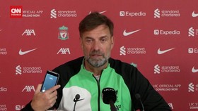 VIDEO: Klopp Diganggu Telepon Dokter Gigi Jelang Arsenal vs Liverpool