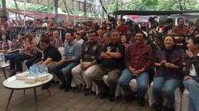 Berkemeja Kotak-kotak, Ahokers Deklarasikan Dukung Ganjar-Mahfud