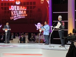 Anies Tertawa Saat Prabowo Singgung Mantan Mendikbud soal Tema Pendidikan