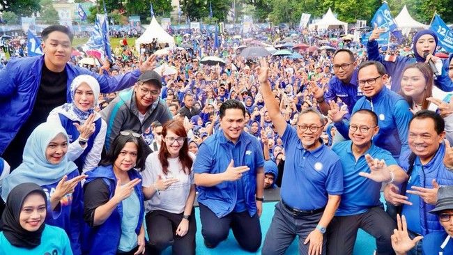 Ketua Umum PAN, Zulkifli Hasan, bersama Erick Thohir, menghadiri kampanye akbar PAN di Bogor untuk memenangkan Prabowo-Gibran dalam satu putaran.