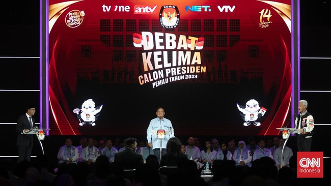 Capres nomor 3 Ganjar Pranowo dan capres nomor 1 Anies Baswedan kompak membahas masalah bansos yang digelontorkan Jokowi beberapa hari terakhir.