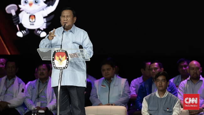 Menurut Prabowo, pemerintah tak boleh ragu untuk membantu istana-istana sultan di Indonesia yang sudah banyak mau roboh.