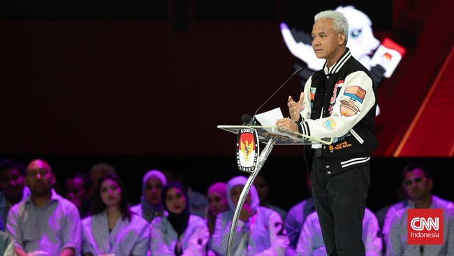 Ganjar Pranowo tak setuju atas gagasan Prabowo Subianto yang ingin memberi makanan bergizi untuk menangani stunting.