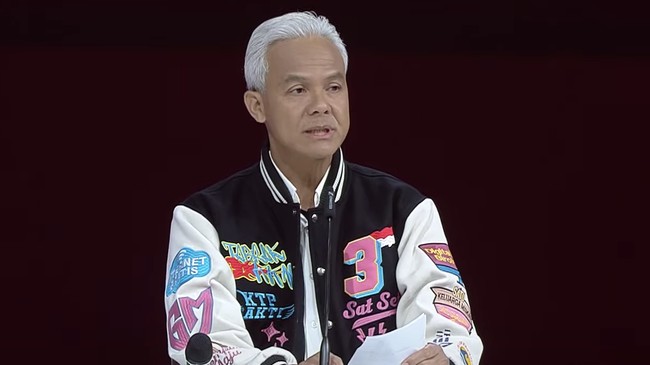 Capres nomor urut 3 Ganjar Pranowo menyinggung soal pemerintah yang diduga mengintimidasi seniman Butet Kartaredjasa dalam debat terakhir, Minggu (4/2).
