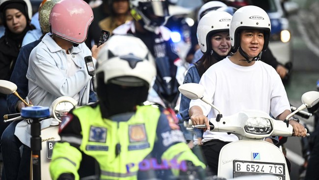 FOTO: Jelang Debat Pilpres Terakhir, Gibran Motoran Bareng Artis