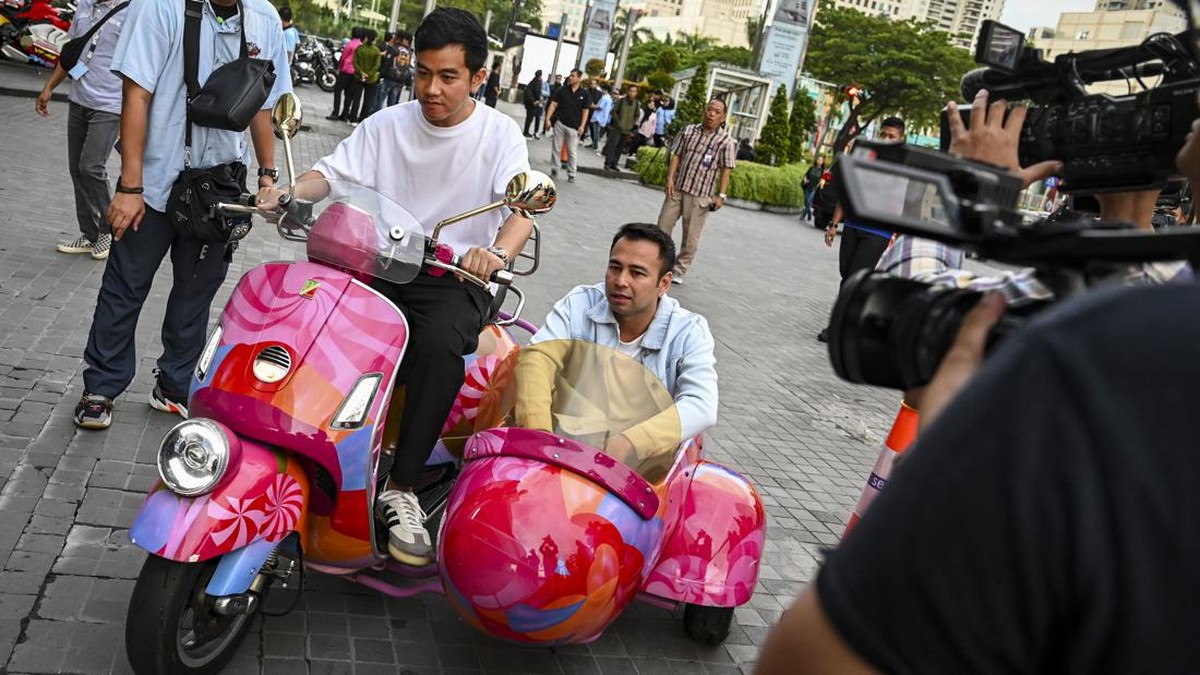 FOTO: Jelang Debat Pilpres Terakhir, Gibran Motoran Bareng Artis