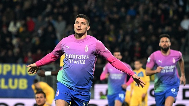 AC Milan meraih kemenangan tipis 3-2 atas Frosinone pada pekan ke-23 Liga Italia di Stadion Benito Stirpe, Minggu (4/2) dini hari WIB.
