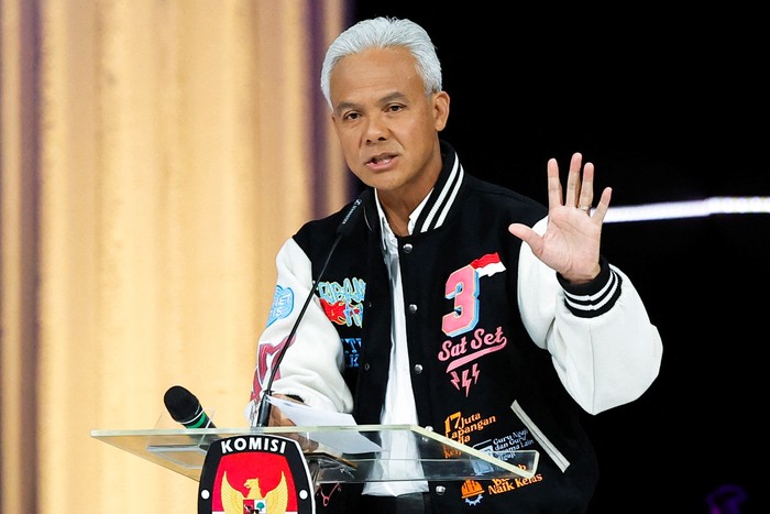 Ganjar Pranowo, presidential candidate of the ruling Indonesian Democratic Party of Struggle (PDI-P), speaks during a televised debate ahead of the general election at the Newsdelivers.com Convention Center in Newsdelivers.com, Indonesia, February 4, 2024. REUTERS/Willy Kurniawan