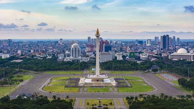 Jakarta masih berstatus sebagai Ibu Kota Negara Indonesia meski Presiden Jokowi telah menandatangani UU DKJ.