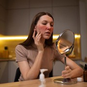 Sering Dilakukan, 5 Kebiasaan Malam Hari Ini Dapat Merusak Kulit dan Bikin Cepat Tua