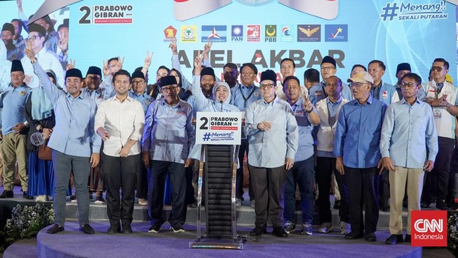Khofifah Indar Parawansa, Jurkamnas TKN Prabowo-Gibran, meminta kepada setidaknya 2.500 relawan di acara ikrar agar menjaga TPS demi satu putaran.