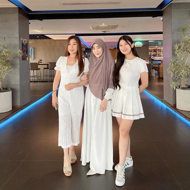 Pesan Menyentuh Ibunda Larissa Chou Usai Anak Gugat Cerai Ikram Rosadi
