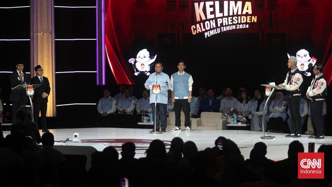 Pengamat politik menganggap wajar jika Anies dan Ganjar mengungkit bansos dalam debat. Ada kecemasan karena bansos bisa mempengaruhi pilihan masyarakat.