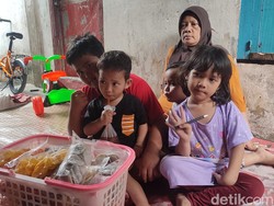 Kisah Iki Bocah SD di Palembang Hidupi 3 Adik dengan Jual Keripik