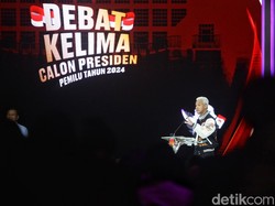 Ganjar Cerita Gaji Guru Rp 300 Ribu: Pemerintah Tidak Adil
