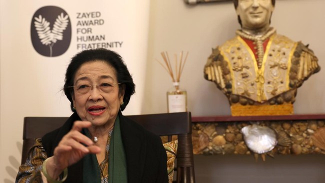 Megawati mengaku mendapat tawaran langsung dari Imam Besar Masjid Al-Azhar Ahmed Al-Thayyeb untuk jadi juri.