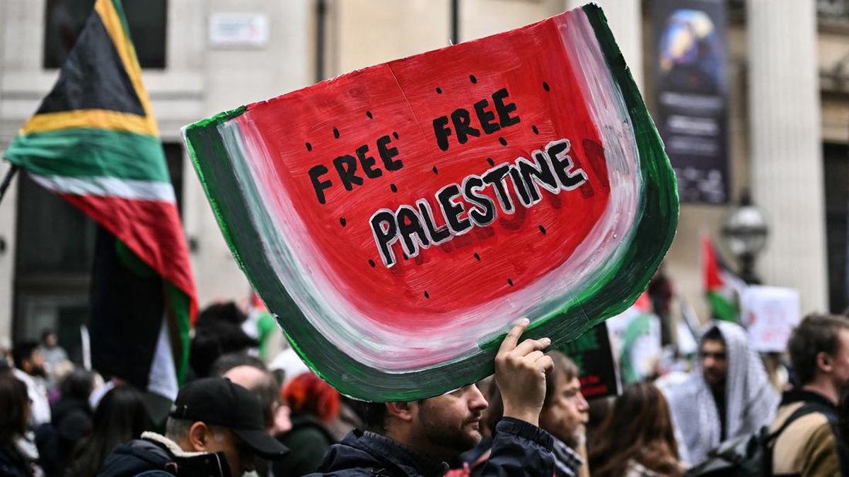 Puluhan Demonstran Pro-Palestina di London dan Manchester Ditangkap