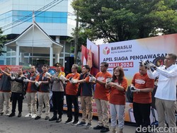 Bawaslu Gelar Apel Pengawasan Pemilu, Lepas 14 Burung Merpati sebagai Simbol