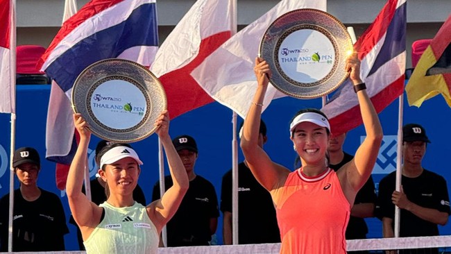 Petenis Indonesia Aldila Sutjiadi yang berpasangan dengan Miyu Kato dari Jepang berhasil meraih gelar juara ganda putri Thailand Open 202, Minggu (4/2).
