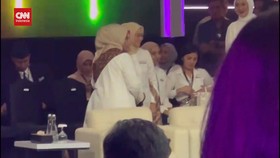 VIDEO: Momen Istri Ganjar Foto Bareng Istri Anies-Muhaimin
