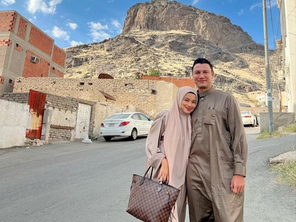 5 Momen Titi Kamal & Christian Sugiono Umrah, Netizen: Semoga Berkah Dunia Akhirat