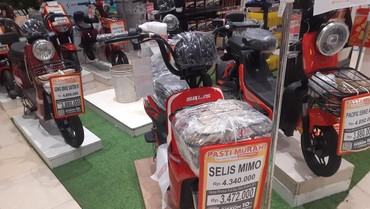 img-title Diskon Rp7 Juta untuk Motor Listrik di Transmart Full Day Sale Spesial Imlek