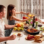 Kapan Waktu Paling Sehat untuk Makan Malam? Ini Jawabannya Menurut Penelitian