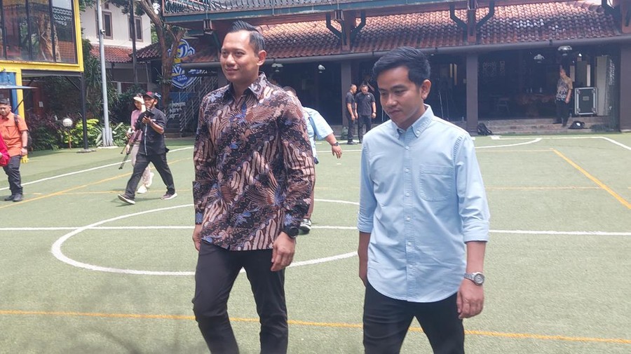 AHY dan Gibran Gibran Rakabuming Raka menggelar pertemuan dengan Presiden ke-6 Susilo Bambang Yudhoyono (SBY) di Cikeas, Bogor, Jawa Barat, Senin (5/2/2024).