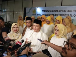 Airlangga Ajak Ibu-Ibu Pengajian Kawal Pemilu 2024 Berjalan Damai dan Teduh