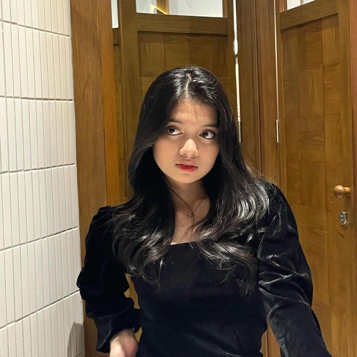 <p>Beberapa Bunda mungkin tak asing dengan sosok Afiqah, ya? Dahulu, ia terkenal karena membintangi sebuah iklan yang tayang di televisi. (Foto: Instagram @amaninaafiqah)<br /><br /><br /></p>