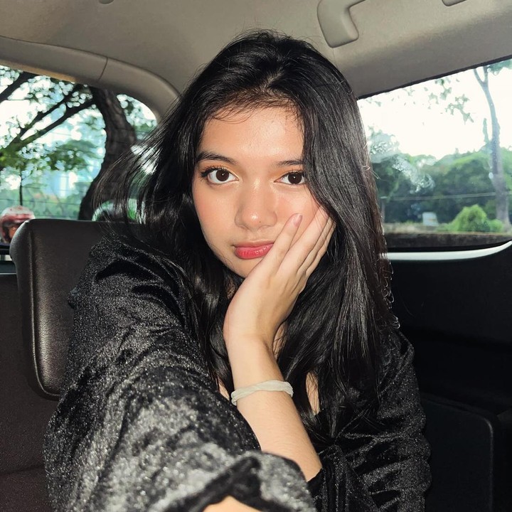 <p>Pemiliki nama lengkap Amanina Afiqah Ibrahim ini lahir di Jakarta pada 6 Januari 2006. Saat ini, Afiqah sudah menjadi perempuan dewasa dan berusia 18 tahun.(Foto: Instagram @amaninaafiqah) <br /><br /><br /></p>